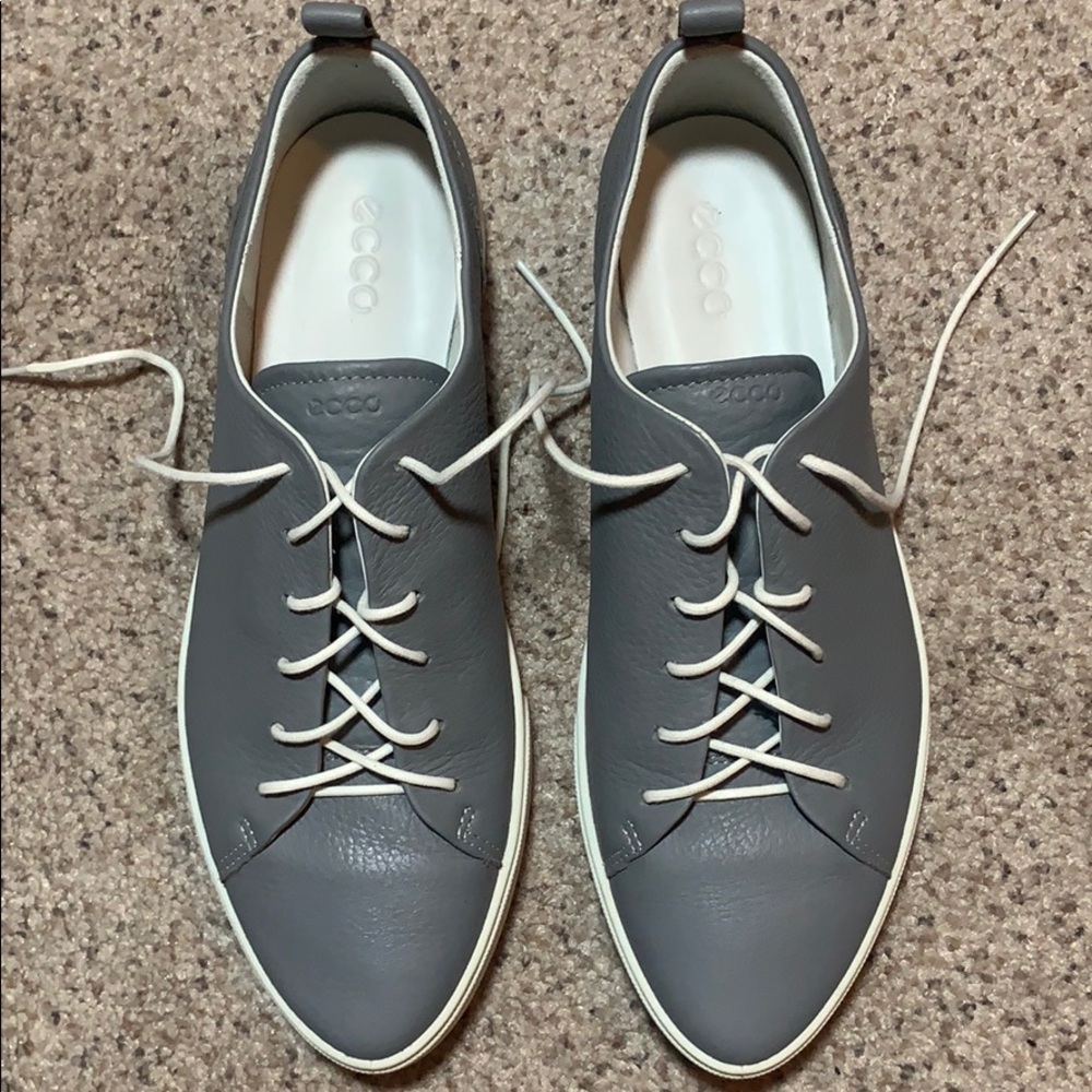 Gray Ecco’s